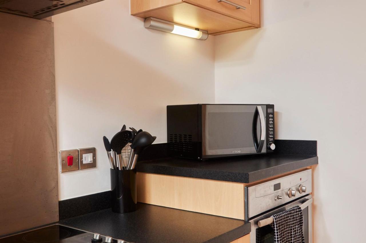 ليدز Primedoorstep Deluxe City Apt, River Canal View& Free Parking! المظهر الخارجي الصورة